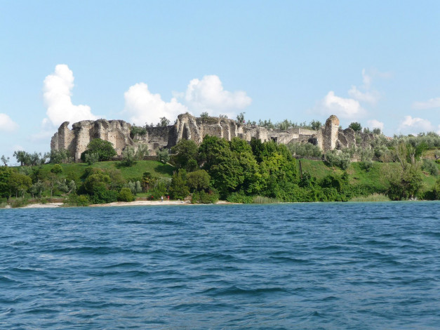 Обои картинки фото озеро, гарда, природа, реки, озера, италия