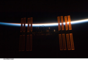 Картинка космос космические корабли станции мкс мир