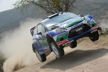 Картинка спорт авторалли rs wrc petter solberg прыжок пыль rally ралли fiesta ford