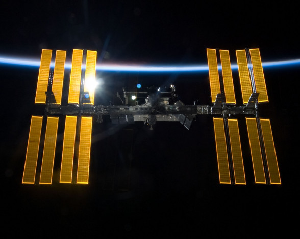 Обои картинки фото космос, космические, корабли, станции, станция, мир