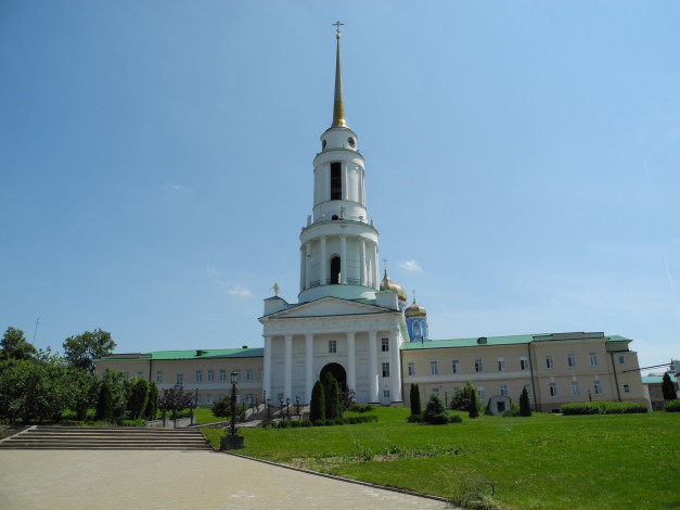 Обои картинки фото города, православные, церкви, монастыри, фонари, лестница, богородицкий, монастырь, колокольня