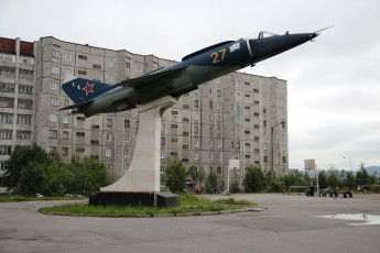 обоя авиация, памятник, самолёту, здание