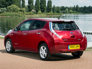 Картинка автомобили nissan datsun 2013г красный uk-spec leaf