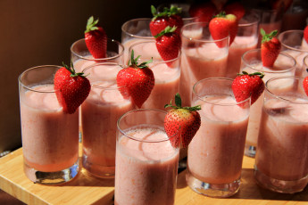 Картинка еда напитки +коктейль стакан коктейль клубника