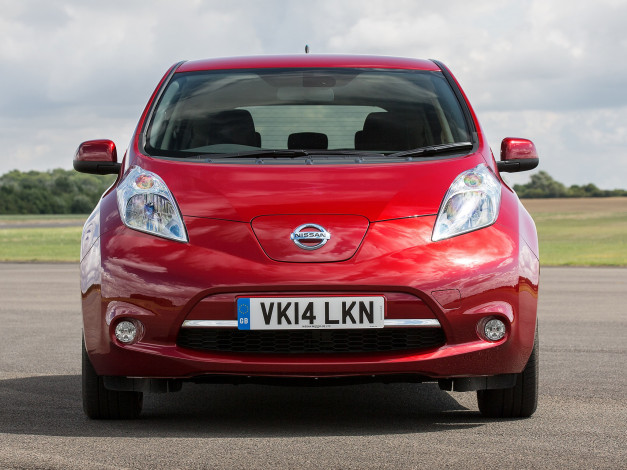 Обои картинки фото автомобили, nissan, datsun, красный, 2013г, uk-spec, leaf