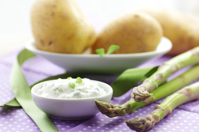 Обои картинки фото еда, разное, соус, картофель, спаржа, овощи