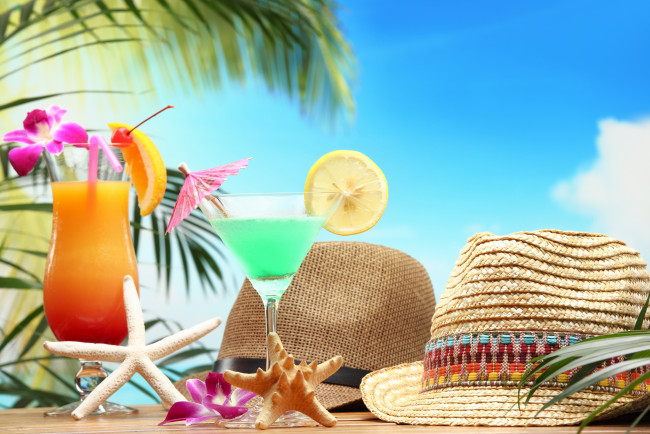 Обои картинки фото еда, напитки,  коктейль, ракушки, шляпы, коктейли, цветок