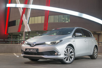 Картинка автомобили toyota auris hybrid za-spec 2015г