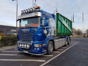 Картинка автомобили scania+ выставка улица грузовик