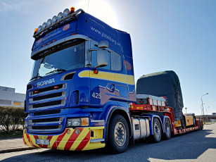 Картинка автомобили scania+ выставка улица грузовик