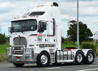 Картинка автомобили kenworth+ выставка улица грузовик