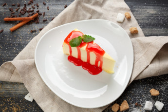 Картинка еда торты чизкейк сироп корица клубника десерт