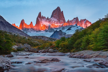 Картинка природа горы пик деревья река