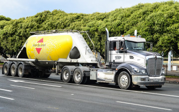 обоя автомобили, kenworth , выставка, улица, грузовик