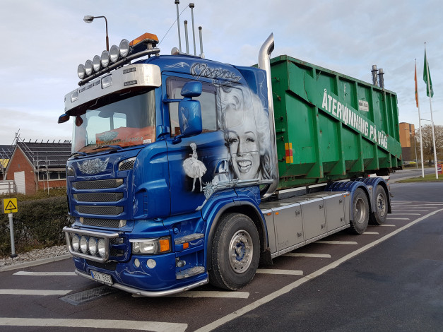 Обои картинки фото автомобили, scania , выставка, улица, грузовик