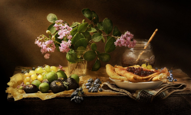 Обои картинки фото еда, натюрморт, цветы, сладости, падуб, сирень, плоды, конфитюр, варенье, виноград, стакан, цветочки, остролистный, десерт, инжир, банка, китайская, букет, натюрморты, блины, фрукты