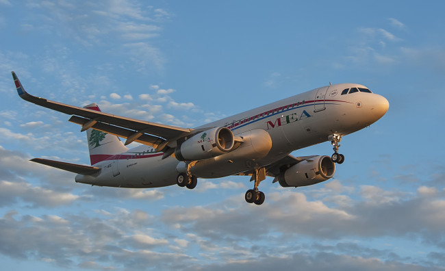 Обои картинки фото airbus a320, авиация, пассажирские самолёты, авиалайнер