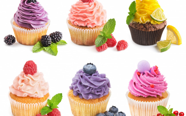 Обои картинки фото еда, пирожные,  кексы,  печенье, кексы, черника, дольки, ягоды, красная, смородина, ежевика, лимон, выпечка, сладкое, малина, крем, лайм, мята