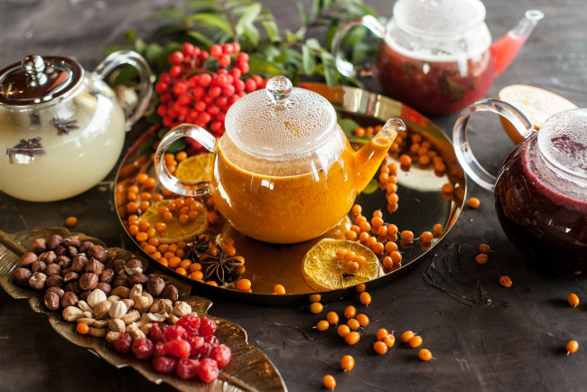 Обои картинки фото еда, напитки, посуда, ветки, облепиха, рябина, напиток