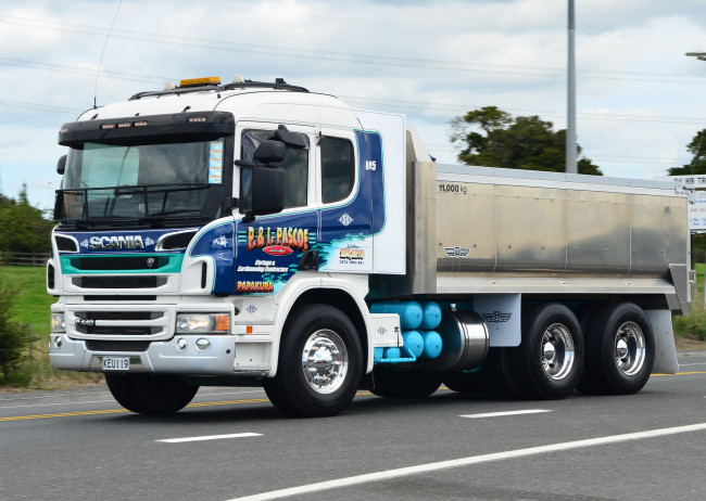 Обои картинки фото автомобили, scania , выставка, улица, грузовик