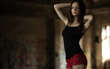 Картинка девушки -unsort+ брюнетки темноволосые шорты майка брюнетка