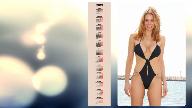 Обои картинки фото календари, девушки, вода, улыбка, взгляд