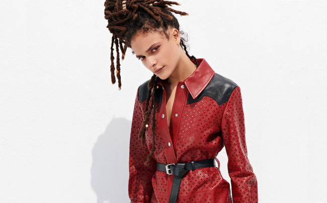 Обои картинки фото девушки, sasha lane, ремень, жакет, дреды, шатенка