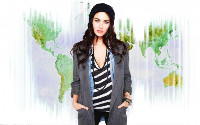 Обои картинки фото девушки, megan fox, актриса, шапка, шатенка, бусы, пальто, карта