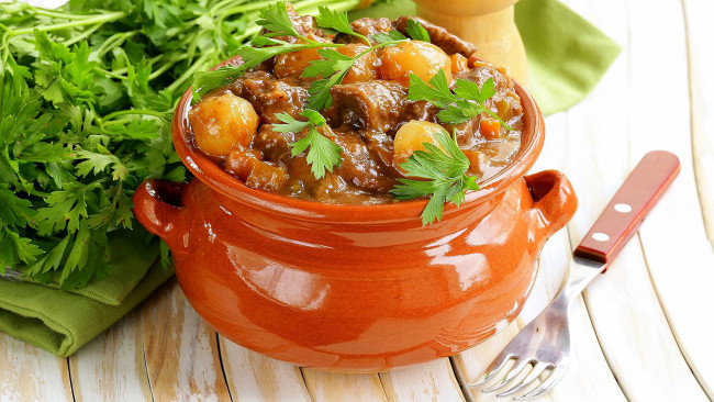 Обои картинки фото еда, мясные блюда, петрушка, горшок, жаркое