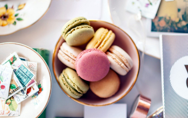 Обои картинки фото еда, макаруны, лакомство, печенье, ассорти