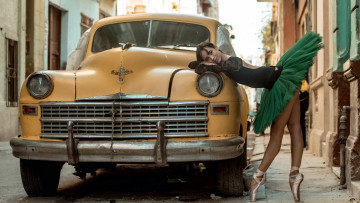 Картинка автомобили -авто+с+девушками балерина старое авто