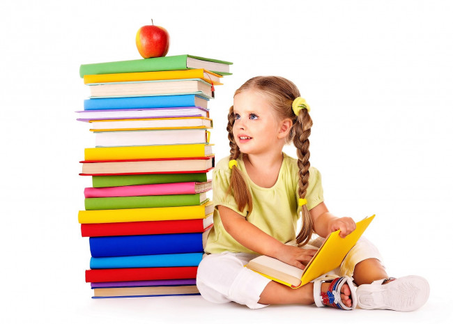 Обои картинки фото разное, дети, девочка, косы, книги, яблоко