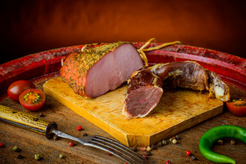 Картинка еда колбасные+изделия перец помидор вяленое копченое мясо