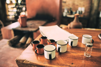 обоя разное, посуда,  столовые приборы,  кухонная утварь, стол, кружки, бумага