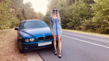 Картинка автомобили -авто+с+девушками bmw