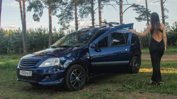 Картинка автомобили -авто+с+девушками lada largus