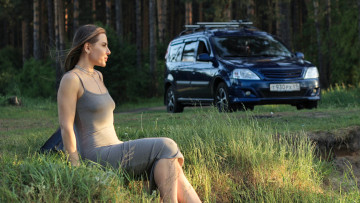 Картинка автомобили -авто+с+девушками lada largus