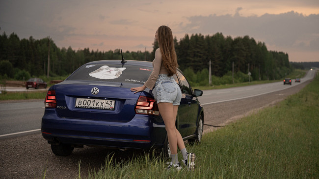 Обои картинки фото автомобили, -авто с девушками, volkswagen, polo