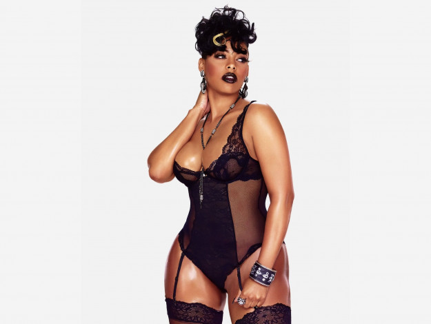 Обои картинки фото Keyshia Dior, девушки, чулки, кружево, серьги, браслет