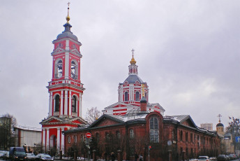 Картинка храм вознесения господня города православные церкви монастыри облака дорожные знаки свотофор автомобили деревья