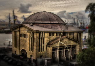 Картинка st pauli hamburg города католические соборы костелы аббатства порт сумрак тучи храм город