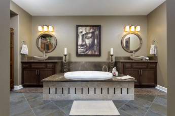 Картинка интерьер ванная туалетная комнаты умывальники ванна картина