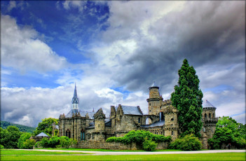 Картинка германия гессен кассель города исторические архитектурные памятники дорога лес замок облака поле