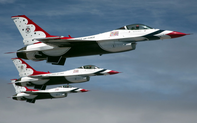 Обои картинки фото f16, авиация, боевые, самолёты, звено, полет, сша, ввс, ударные, истребители