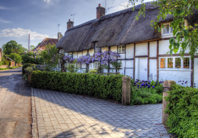 Обои картинки фото easton, hampshire, города, здания, дома, кусты, улица, деревья