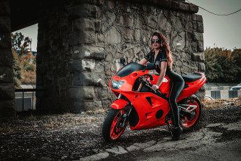 Картинка мотоциклы мото+с+девушкой мото красный