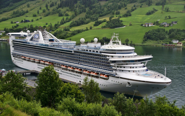 Обои картинки фото caribbean princess, корабли, лайнеры, причал, океанский, лайнер, круиз