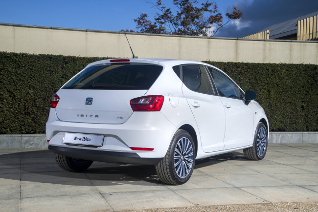 Обои картинки фото автомобили, seat, 2015, светлый, uk-spec, connect, ibiza
