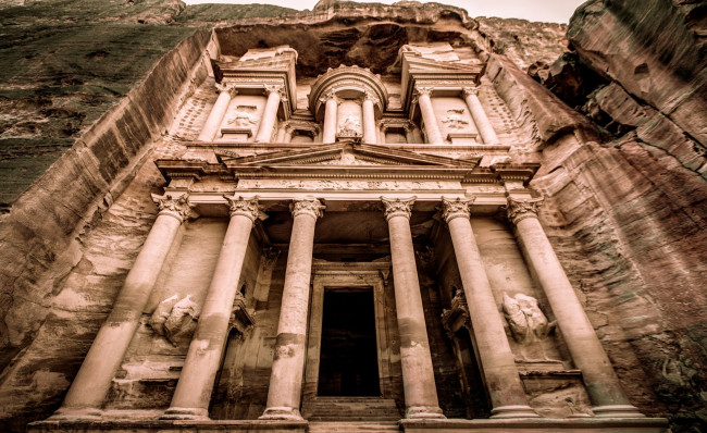Обои картинки фото города, - исторические,  архитектурные памятники, петра, храм, колонны, скала