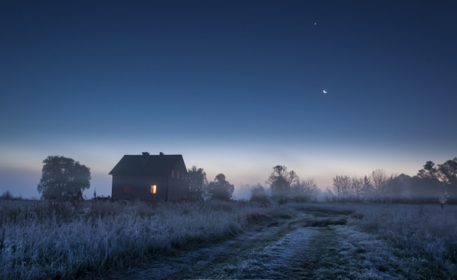 Обои картинки фото природа, дороги, изморозь, иней, дорога, трава, дом
